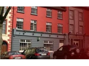 Kelly's Gateway Hotel