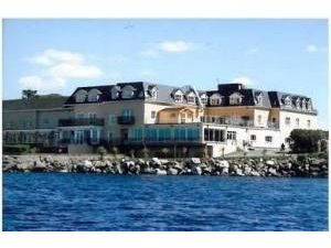 Pontoon Bridge Hotel